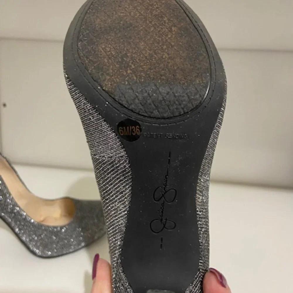 Jessica Simpson Silver Gray Shimmer Pumps size 6 Round Toe